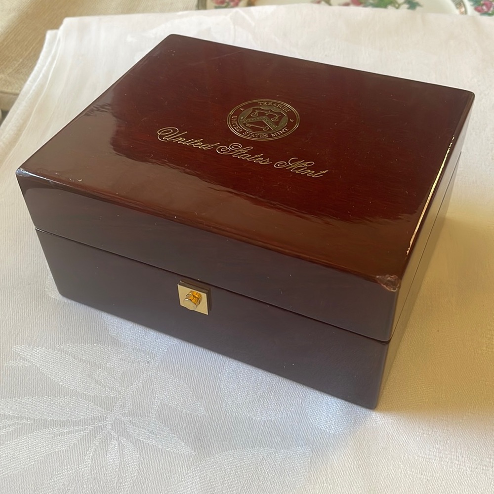 2009 Ultra High Relief double Eagle Gold Coin Display storage Case Box wood